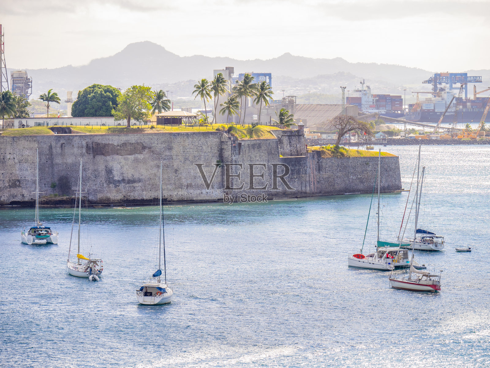 法国马提尼克岛的首都，法国海外的一个部门，fort -de-France港口的历史堡垒照片摄影图片