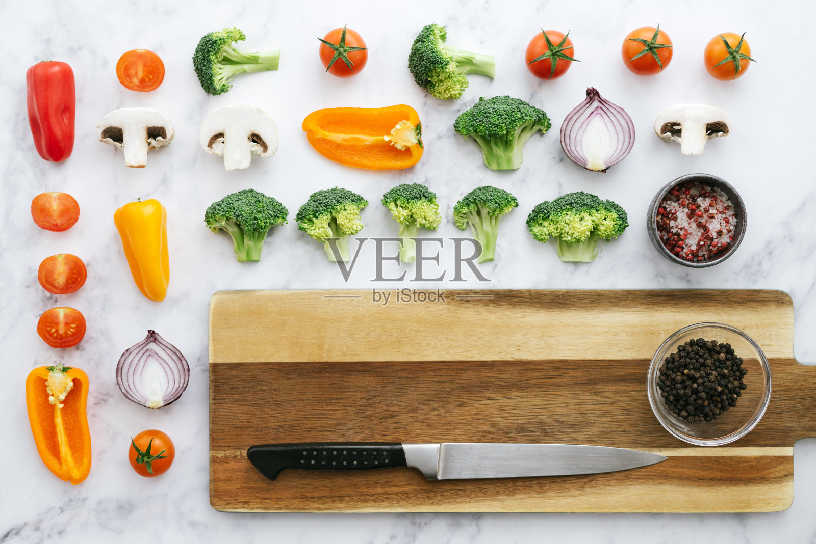 新鲜蔬菜加调味-滚花概念照片摄影图片