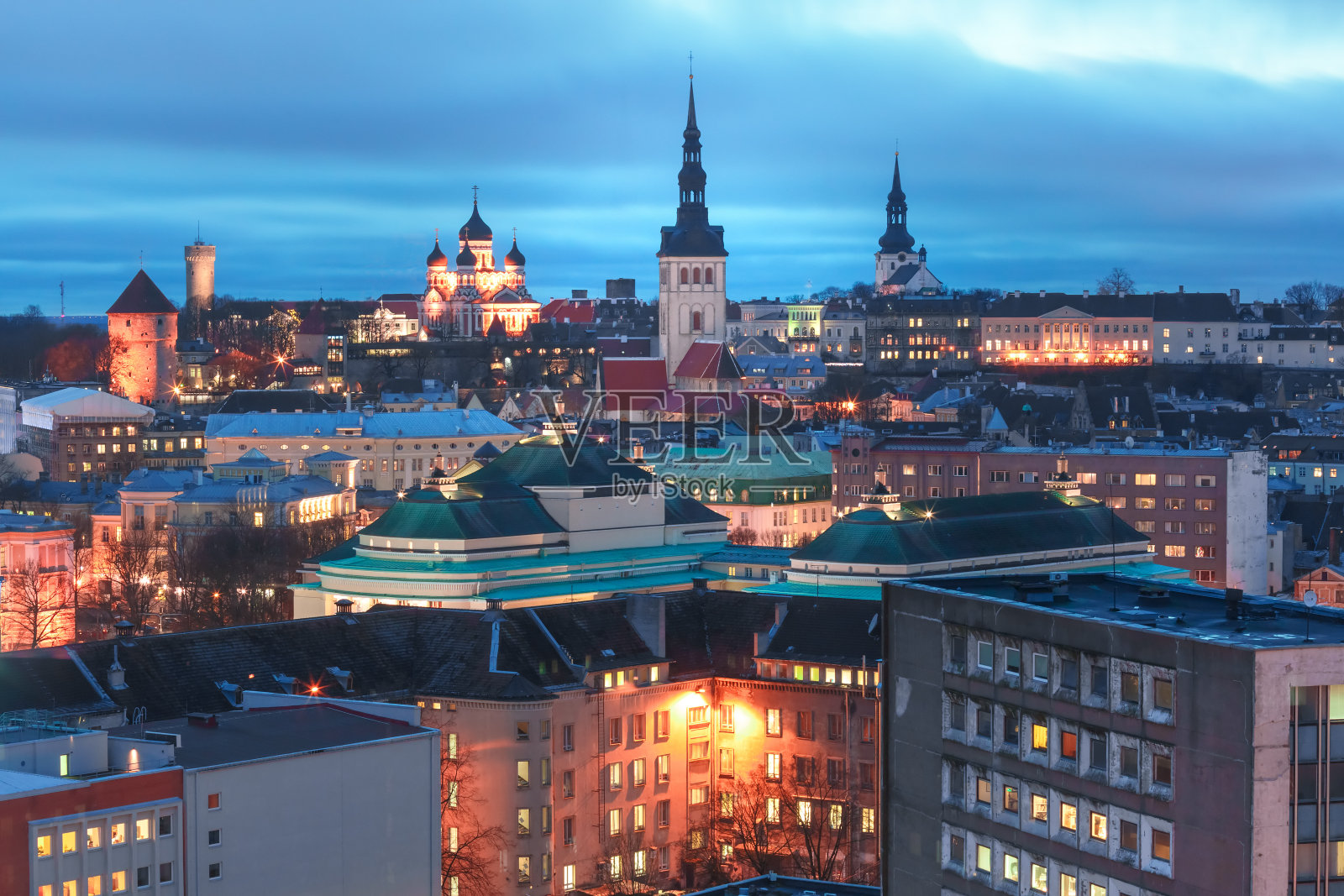 爱沙尼亚塔林日落时的老城鸟瞰图照片摄影图片