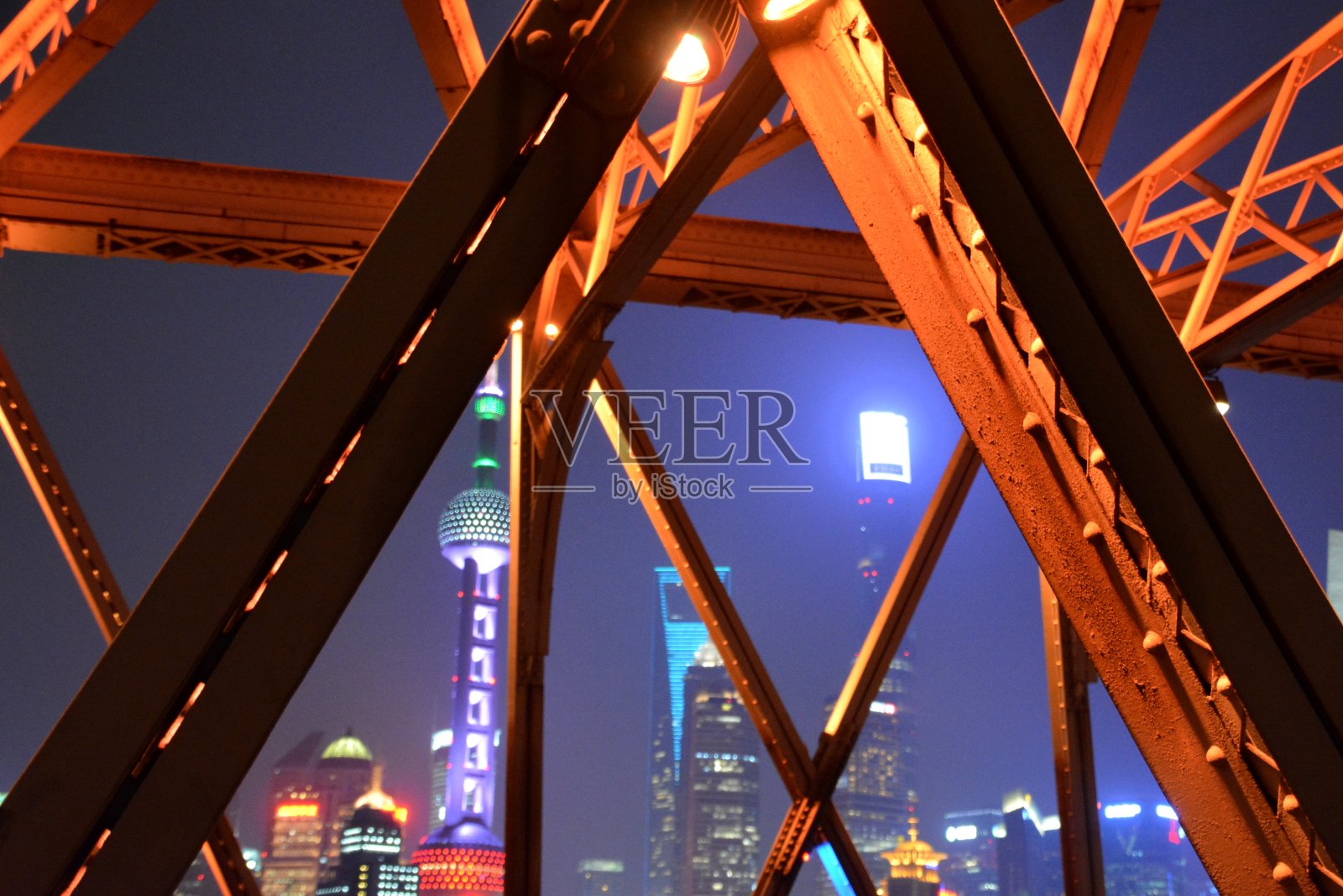 中国上海，外白桥和陆家嘴夜景照片摄影图片
