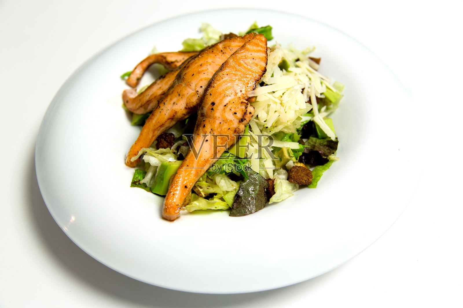 烤鲑鱼排配香草和蔬菜照片摄影图片