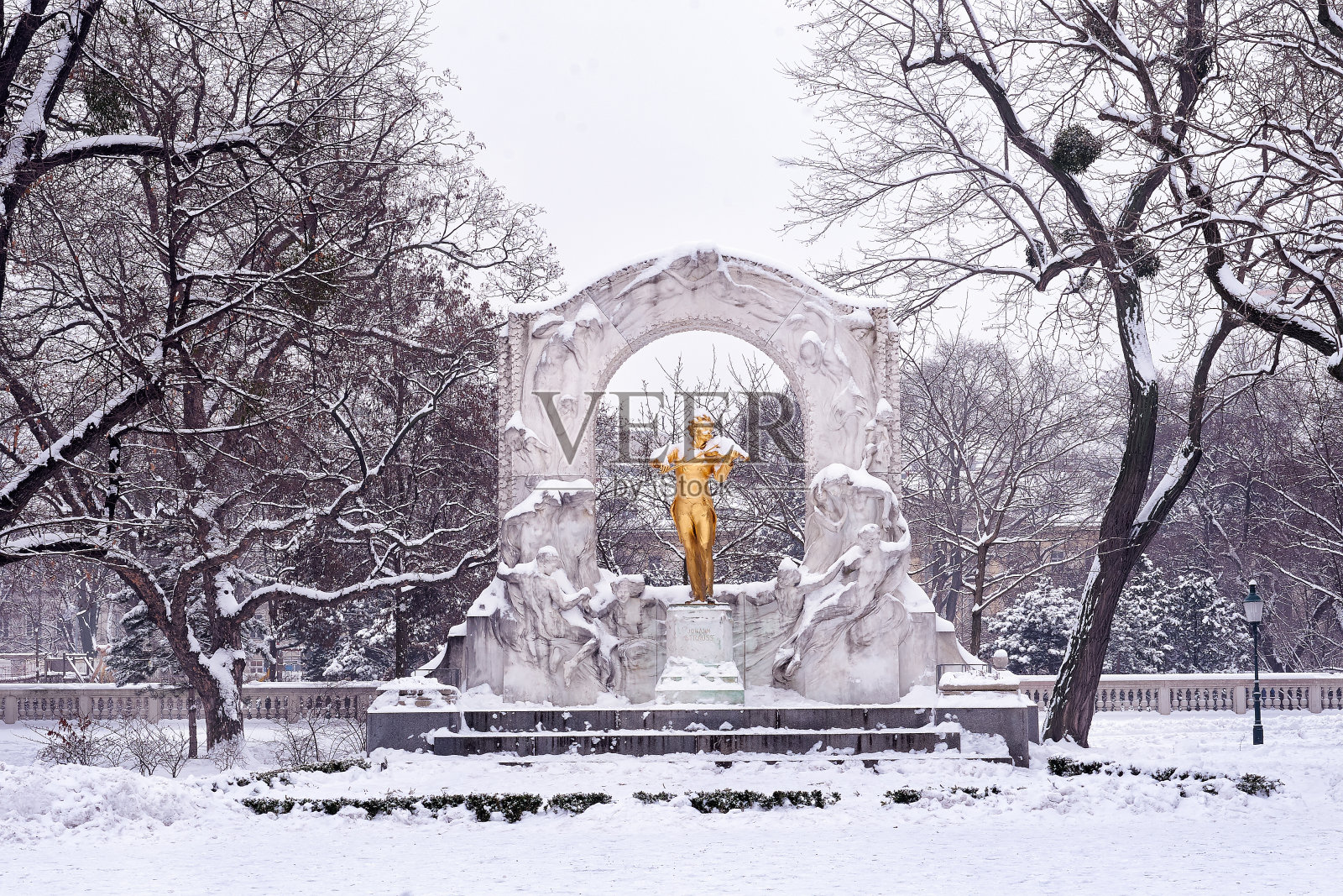 冬天的城市公园照片摄影图片