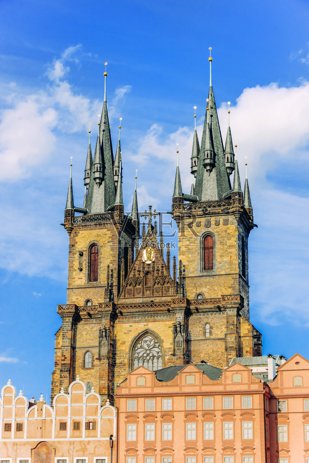 在布拉格Týn之前的圣母教堂照片摄影图片