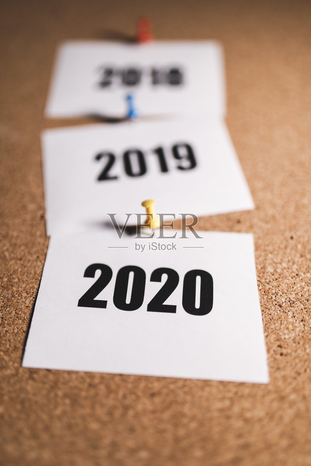 2020年的新年和未来在公告板上照片摄影图片
