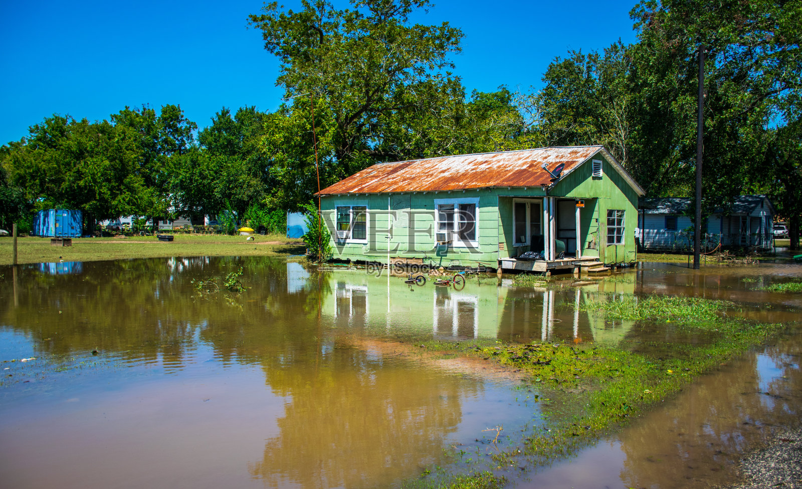 德州，La Grange，老风化和被洪水摧毁的家园照片摄影图片