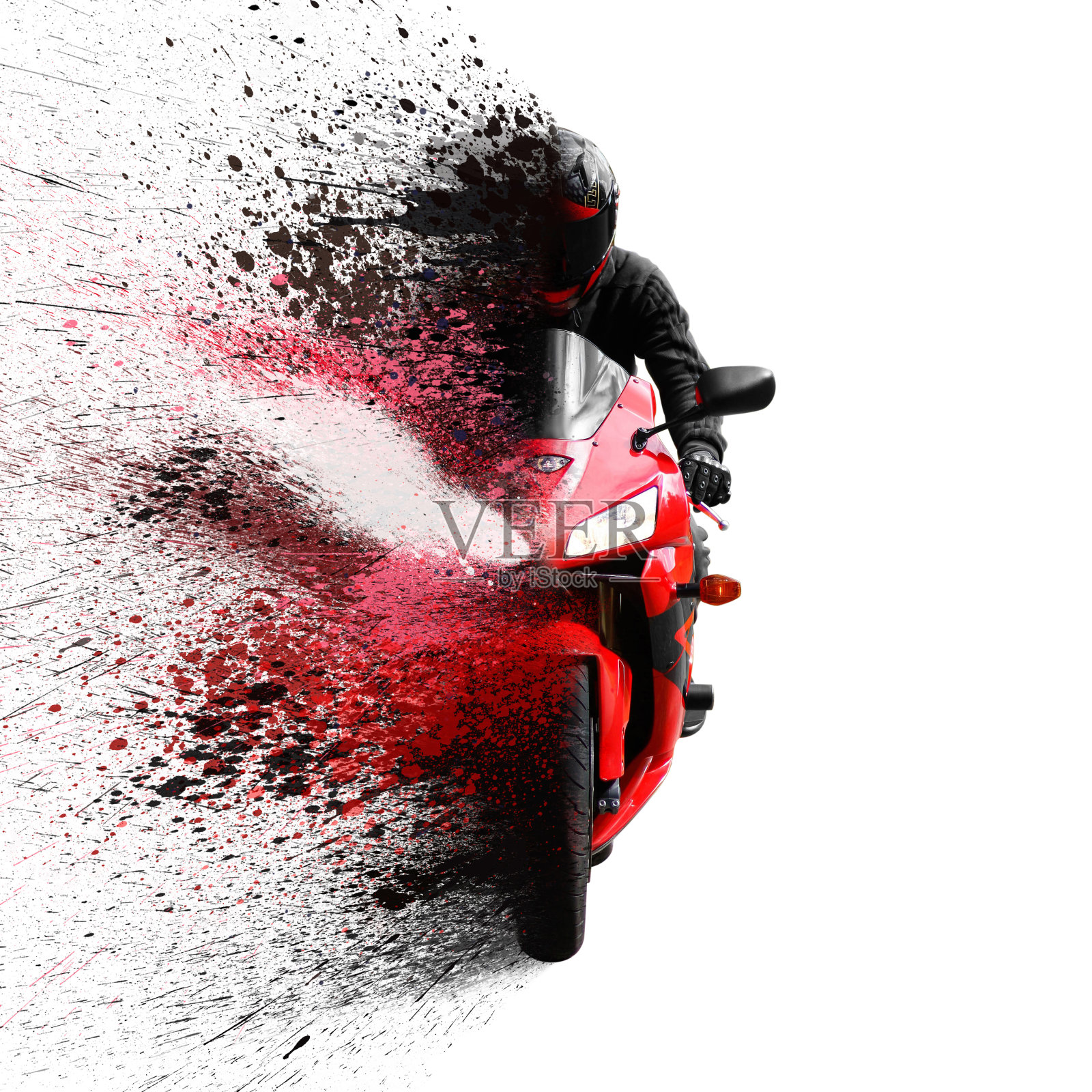 戴着带有黑色面罩的红色摩托车运动头盔的骑手。打破了喷雾。在白色背景上隔离照片摄影图片