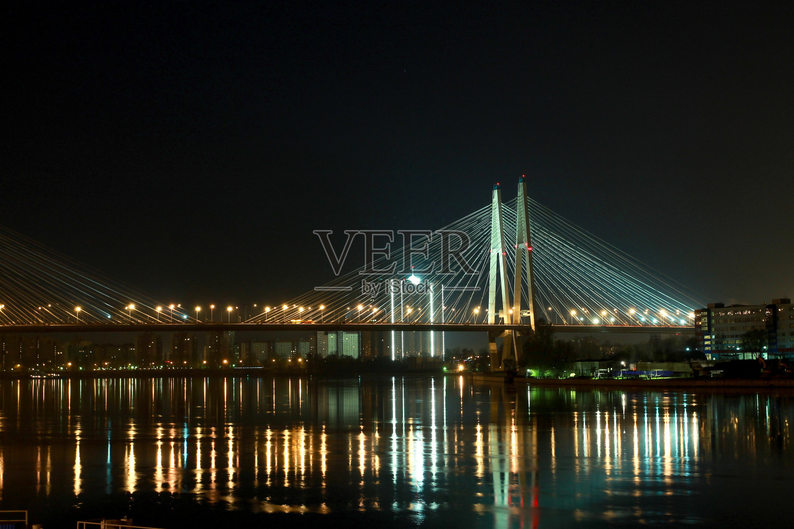 圣彼得堡的斜拉桥照片摄影图片