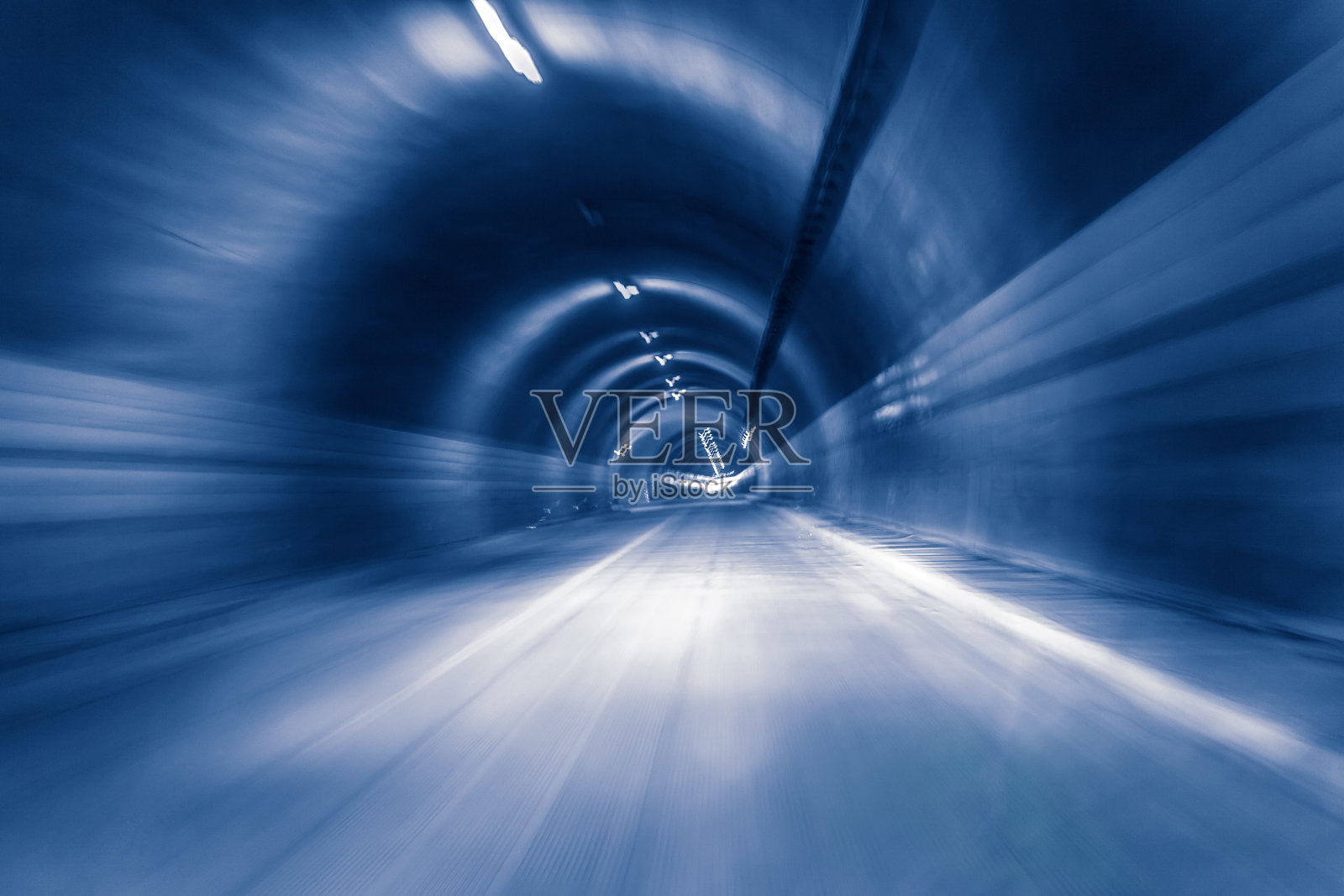 隧道自驾游照片摄影图片
