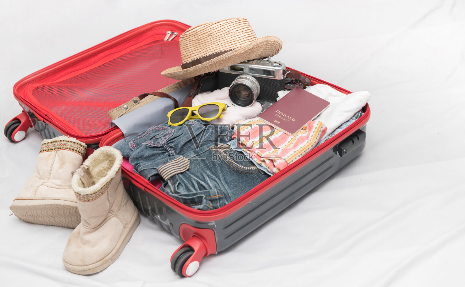 旅行配件服装。护照，行李，照相机，太阳镜照片摄影图片