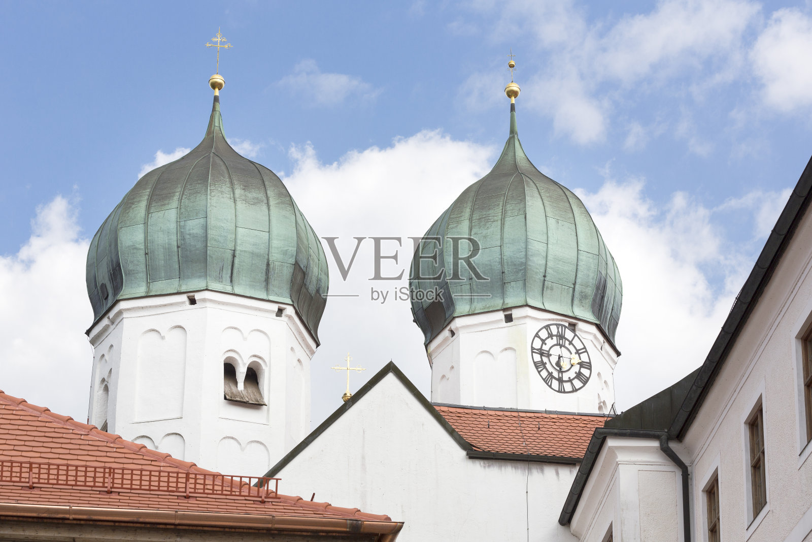 德国巴伐利亚州的前修道院Seeon的洋葱形塔照片摄影图片