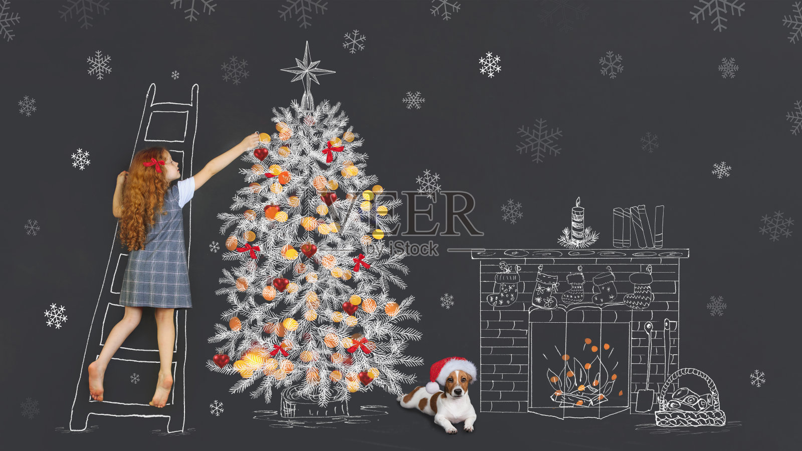 孩子在黑板上装饰圣诞树。照片摄影图片