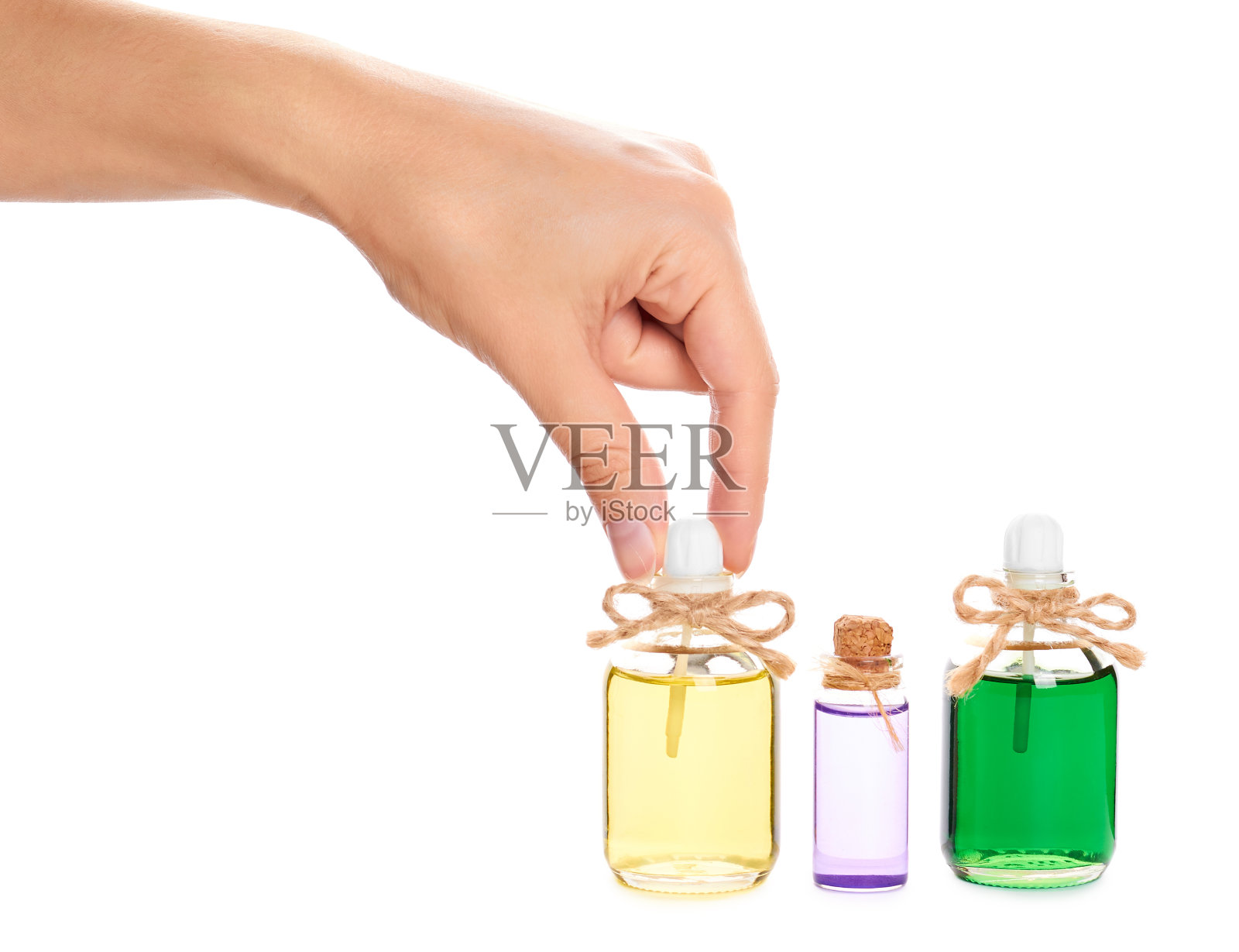 生态芳香精油瓶在手孤立的白色背景照片摄影图片