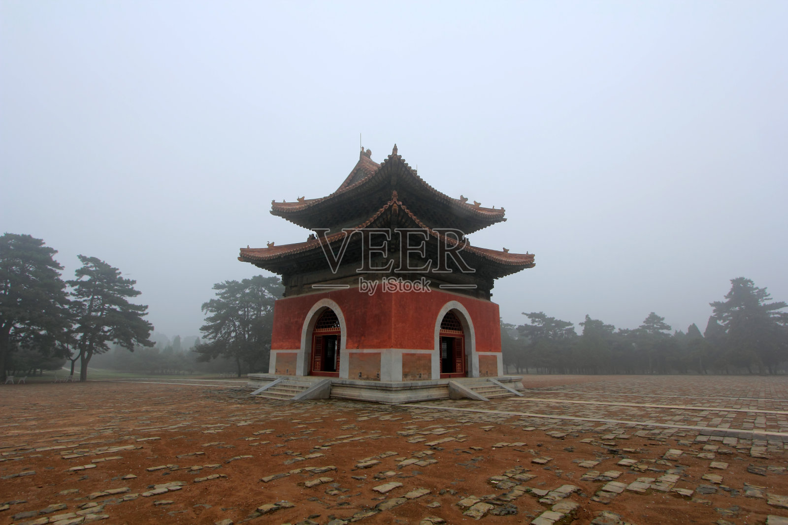 2012年5月13日，中国古代建筑景观在清朝东王陵，遵化市，中国河北省照片摄影图片