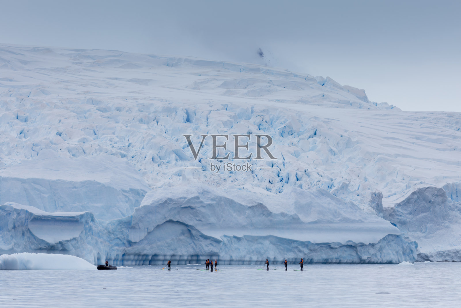 南极半岛的站立滑板照片摄影图片