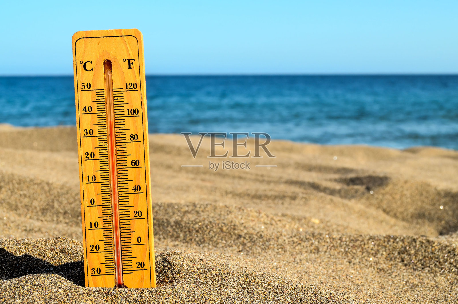 沙滩上的温度计照片摄影图片