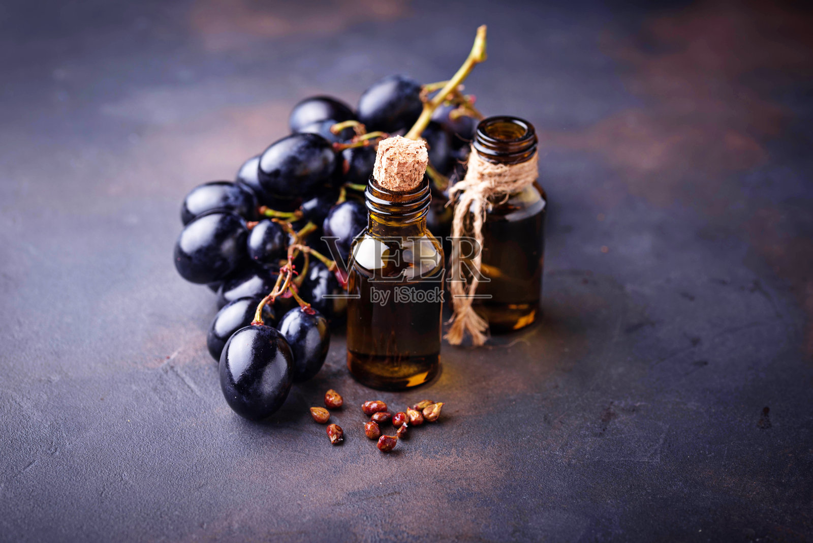 葡萄籽油小瓶照片摄影图片