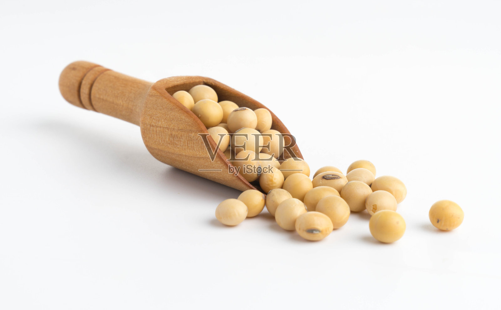 勺子上的大豆孤立俯视图上的白色背景照片摄影图片