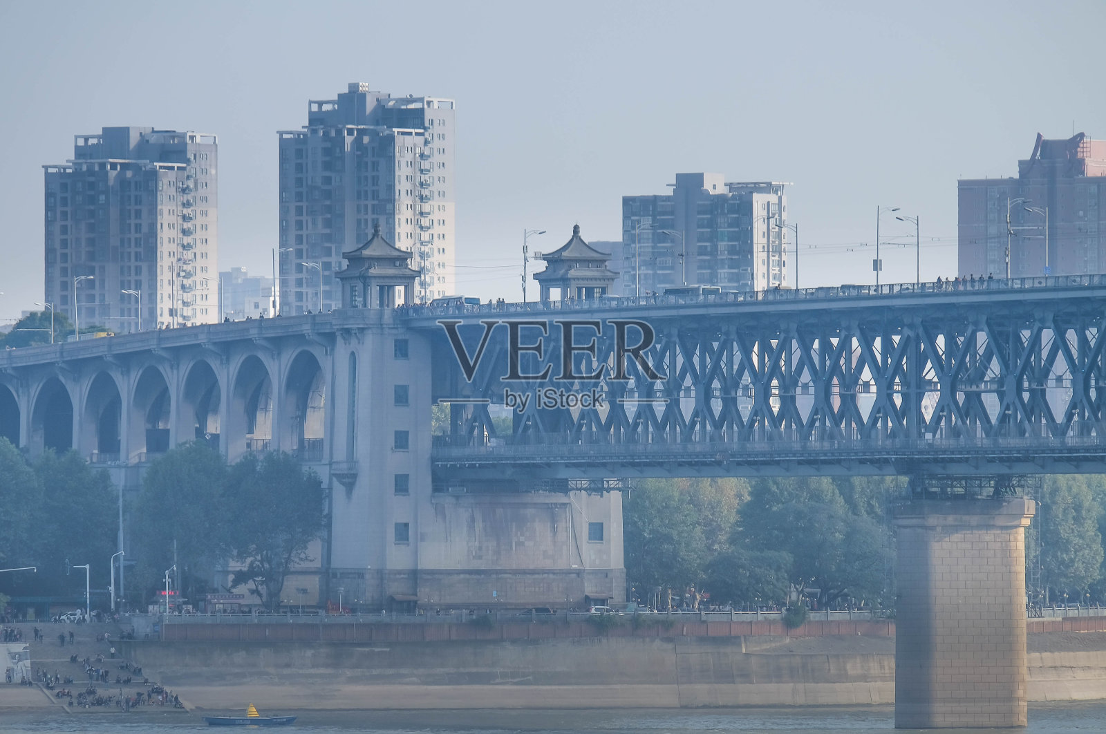 中国湖北省武汉长江大桥照片摄影图片