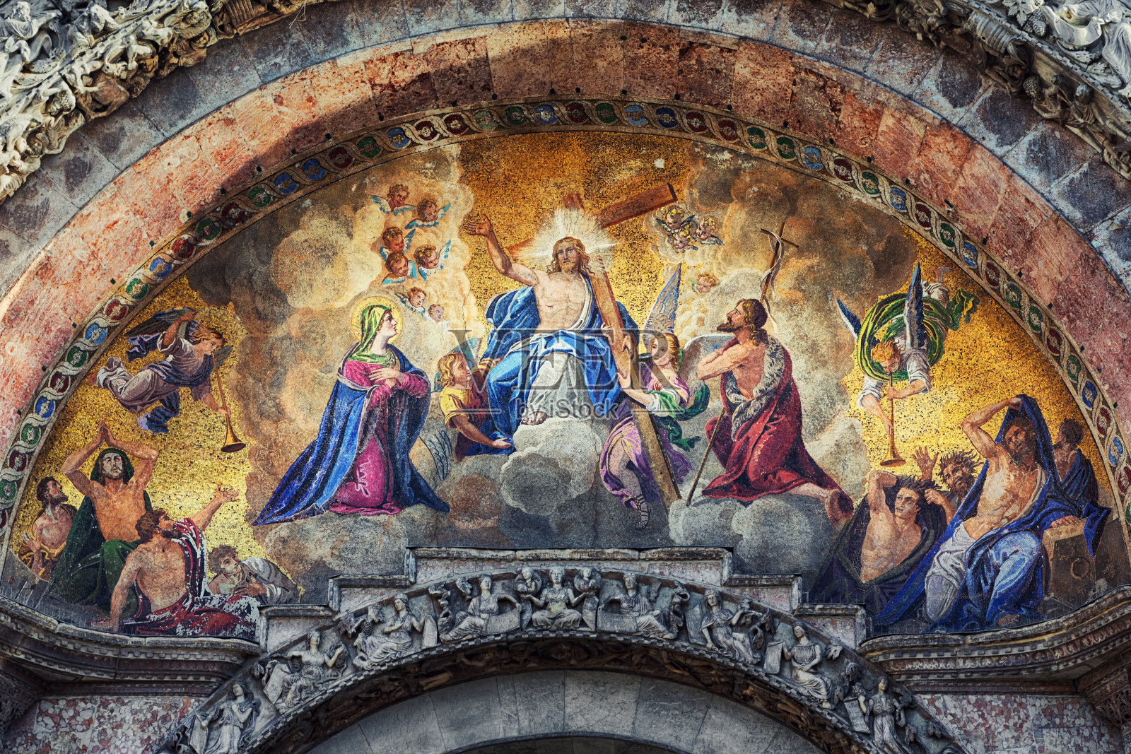 圣马可大教堂正面的耶稣基督马赛克照片摄影图片