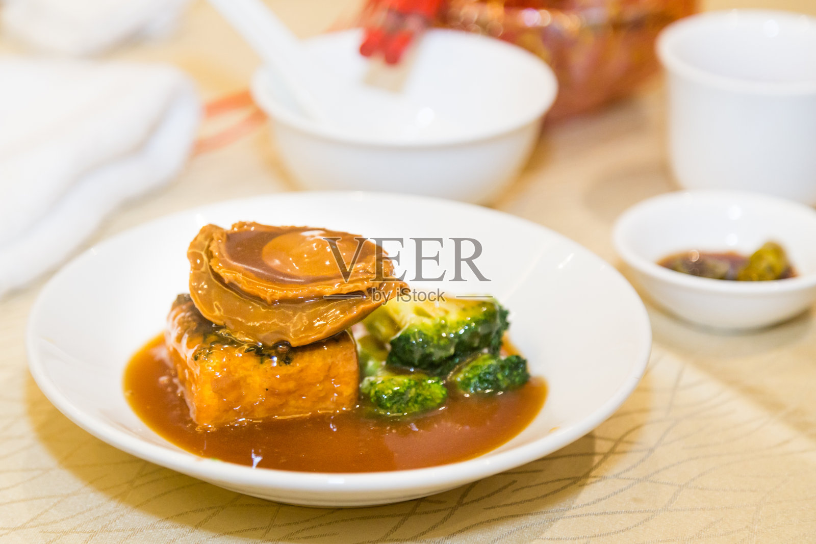 花椰菜豆腐鲍鱼，中国名贵美食照片摄影图片