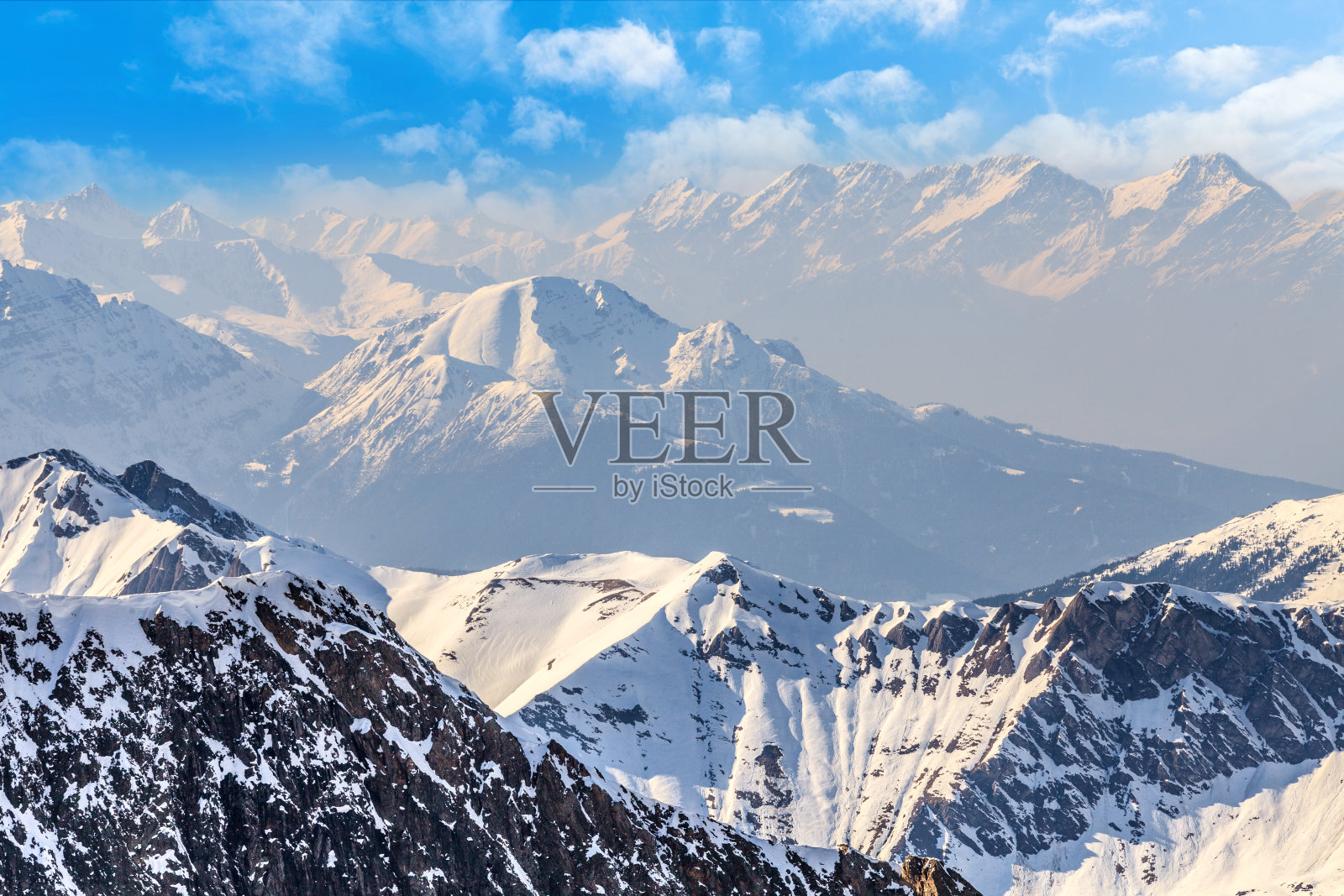阿尔卑斯山的冬季景观照片摄影图片