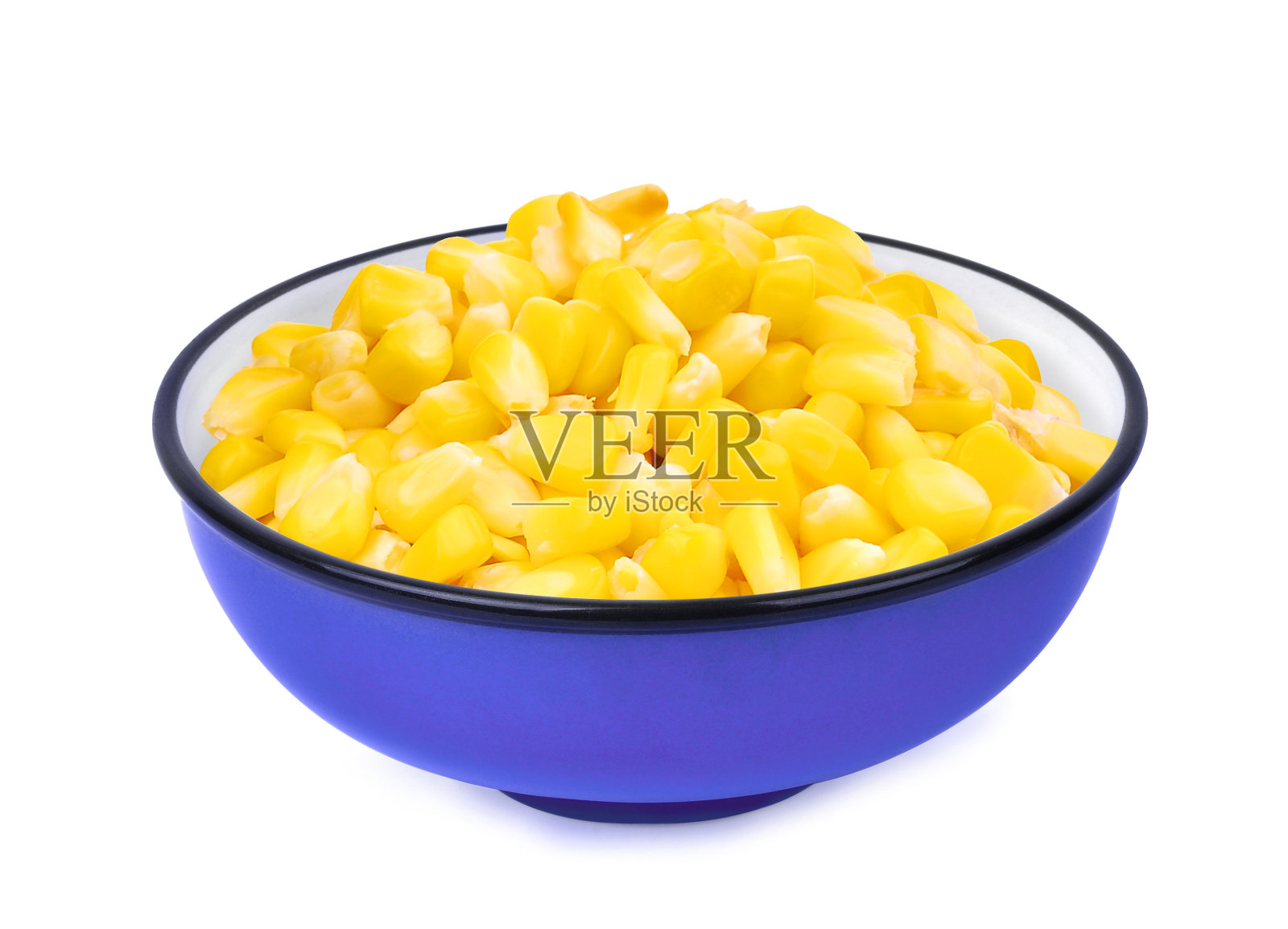 甜玉米在蓝色陶瓷碗孤立在白色的背景照片摄影图片