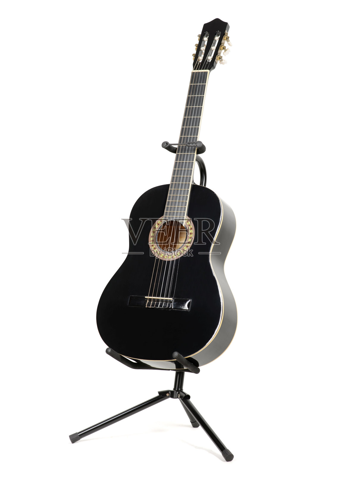 黑色古典吉他与吉他架上孤立的白色背景。照片摄影图片