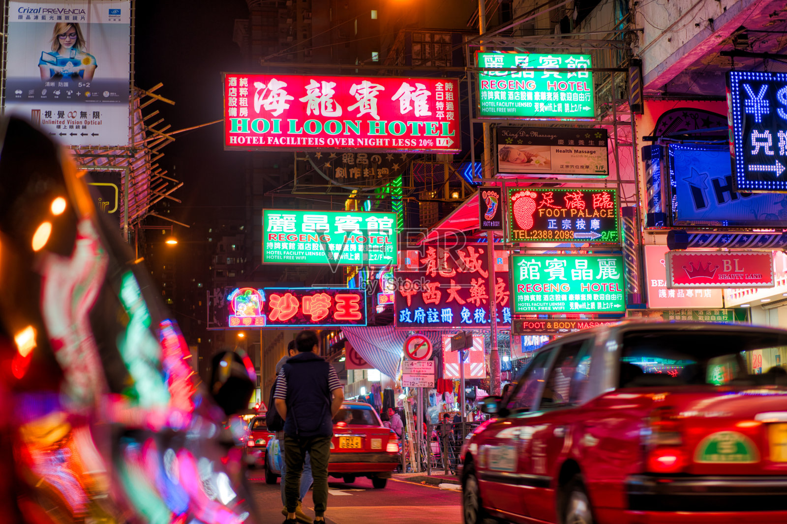 中国香港九龙五颜六色的霓虹灯照片摄影图片