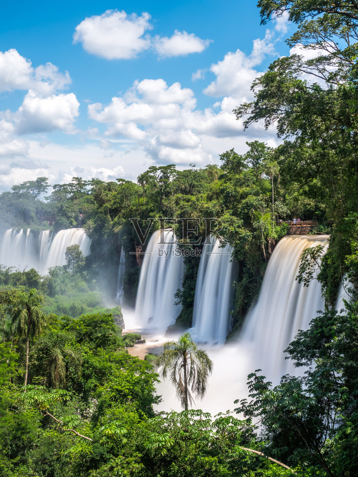 伊瓜苏瀑布位于阿根廷和巴西边境照片摄影图片