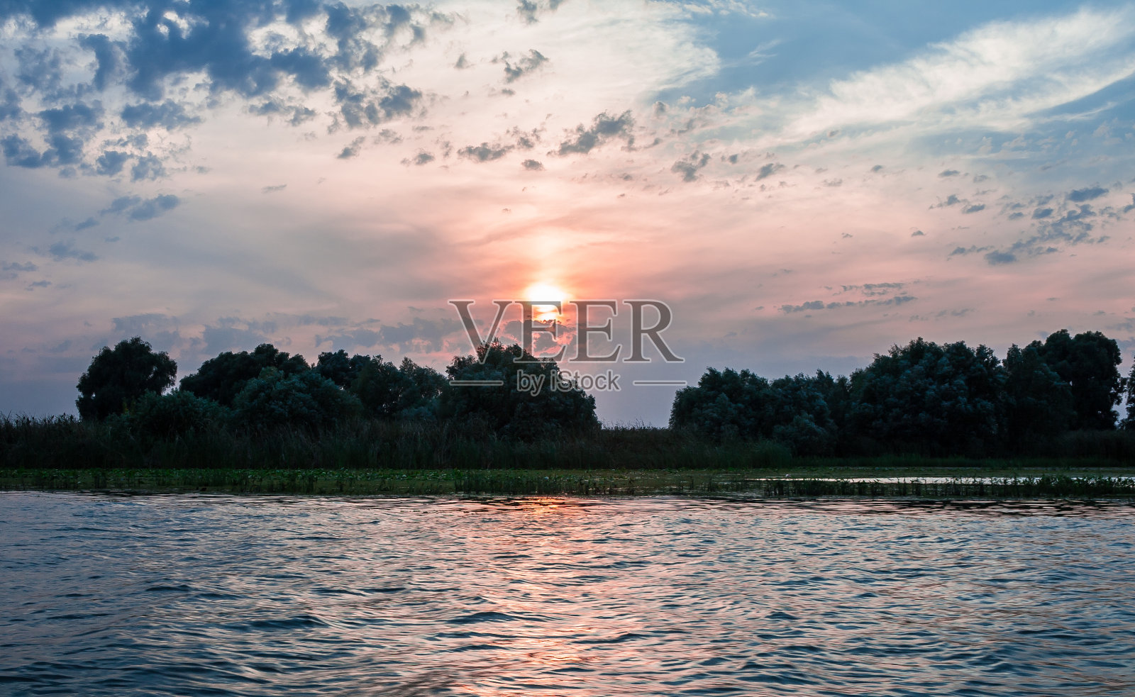 多瑙河三角洲的日落，罗马尼亚照片摄影图片