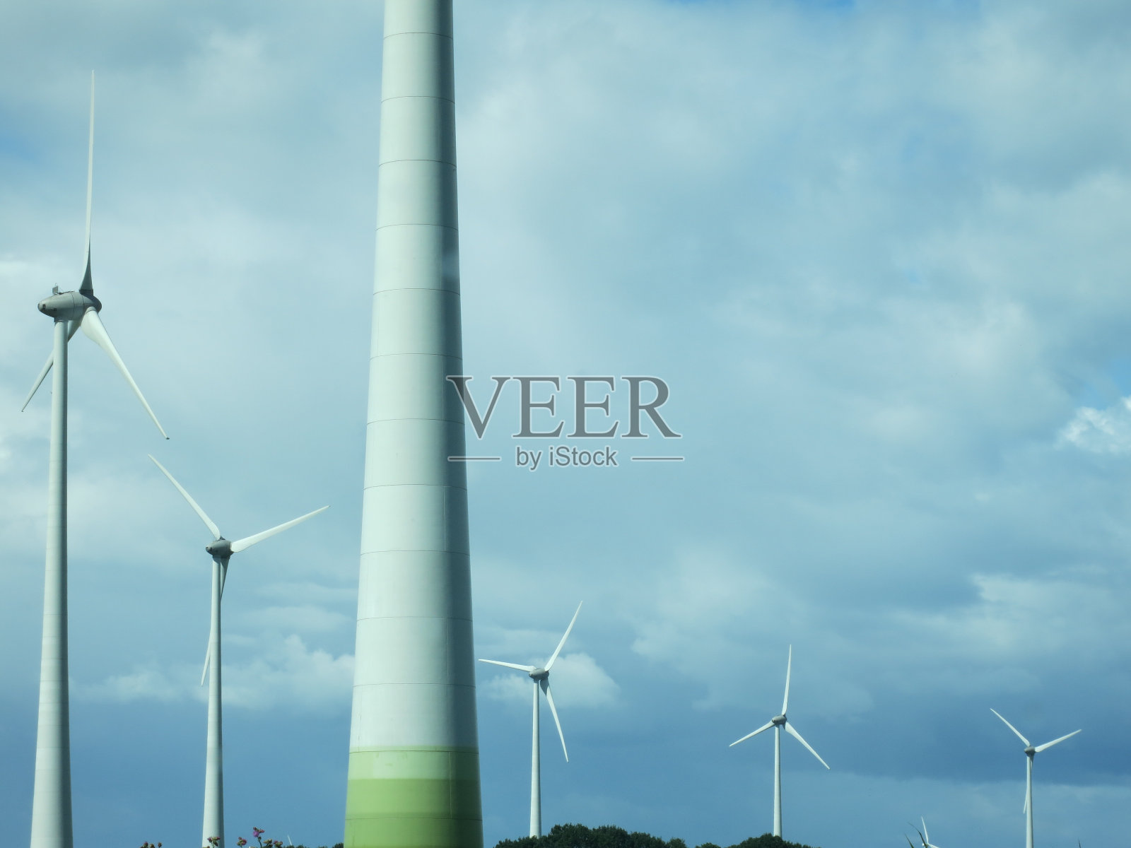 风力涡轮机可再生能源发电照片摄影图片
