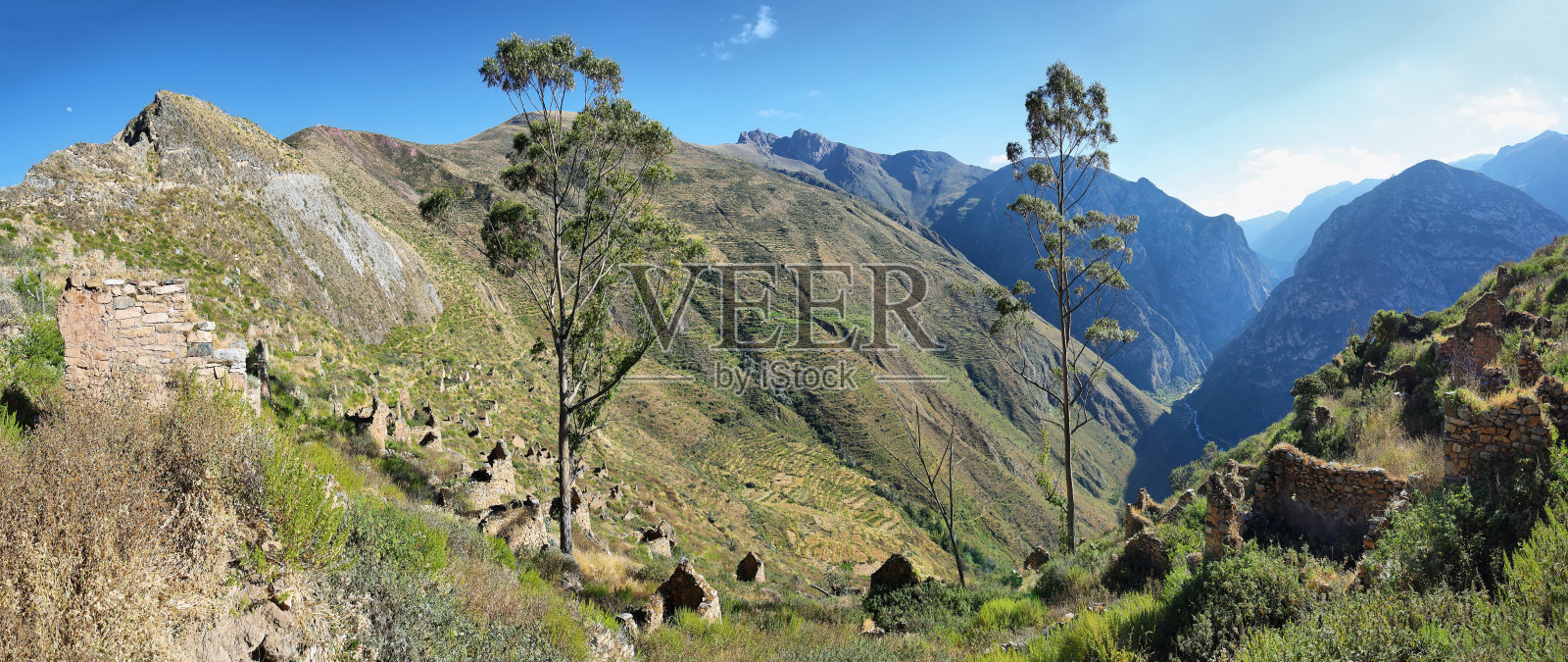 秘鲁Nor Yauyos Cochas的Huaquis村照片摄影图片