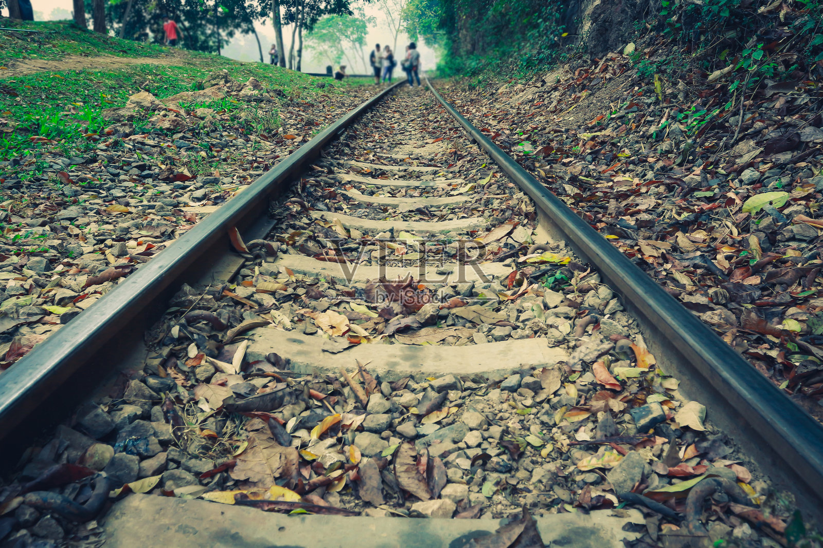 泰国北碧府的死亡铁路。照片摄影图片