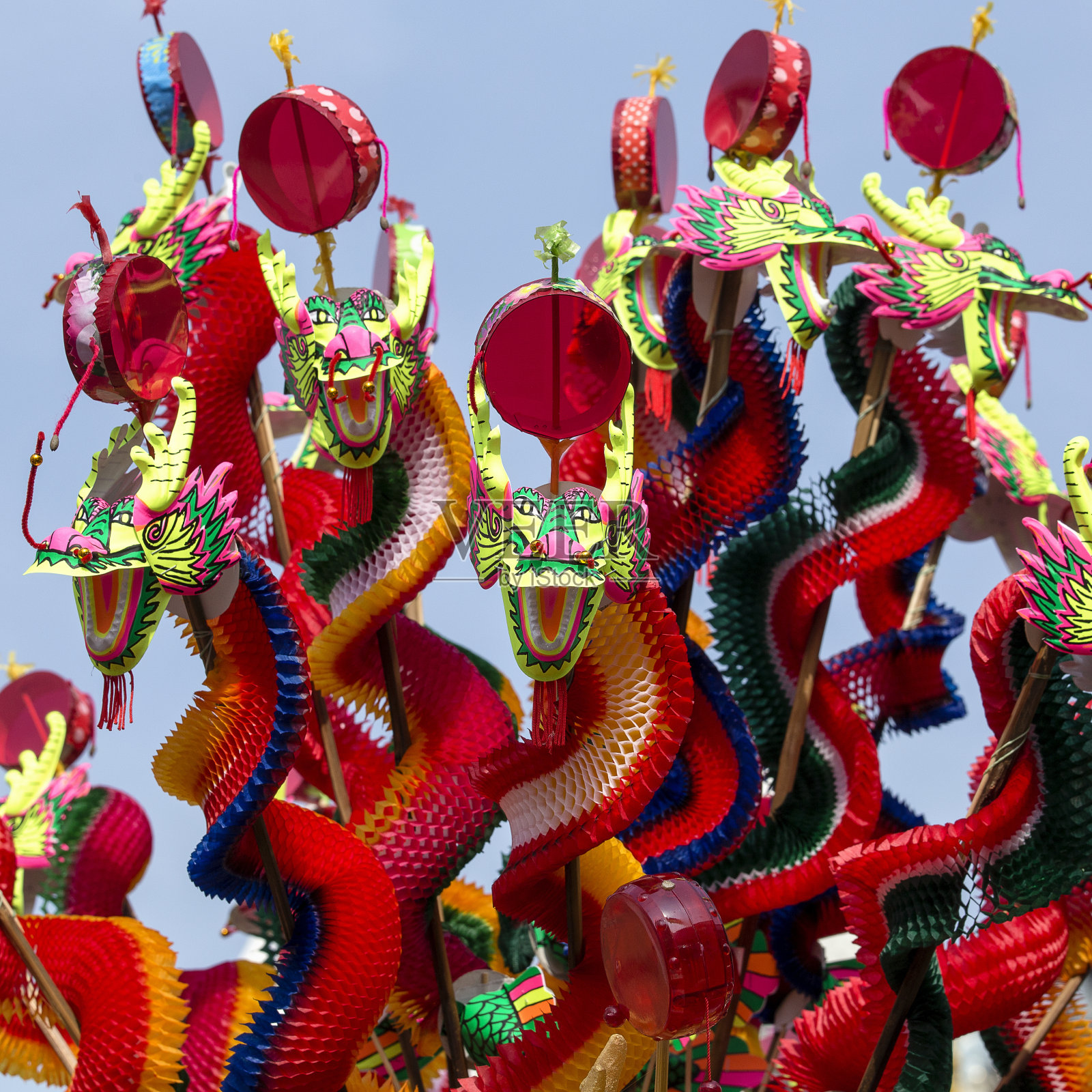 彩色龙玩具儿童在中国新年节日。泰国曼谷照片摄影图片