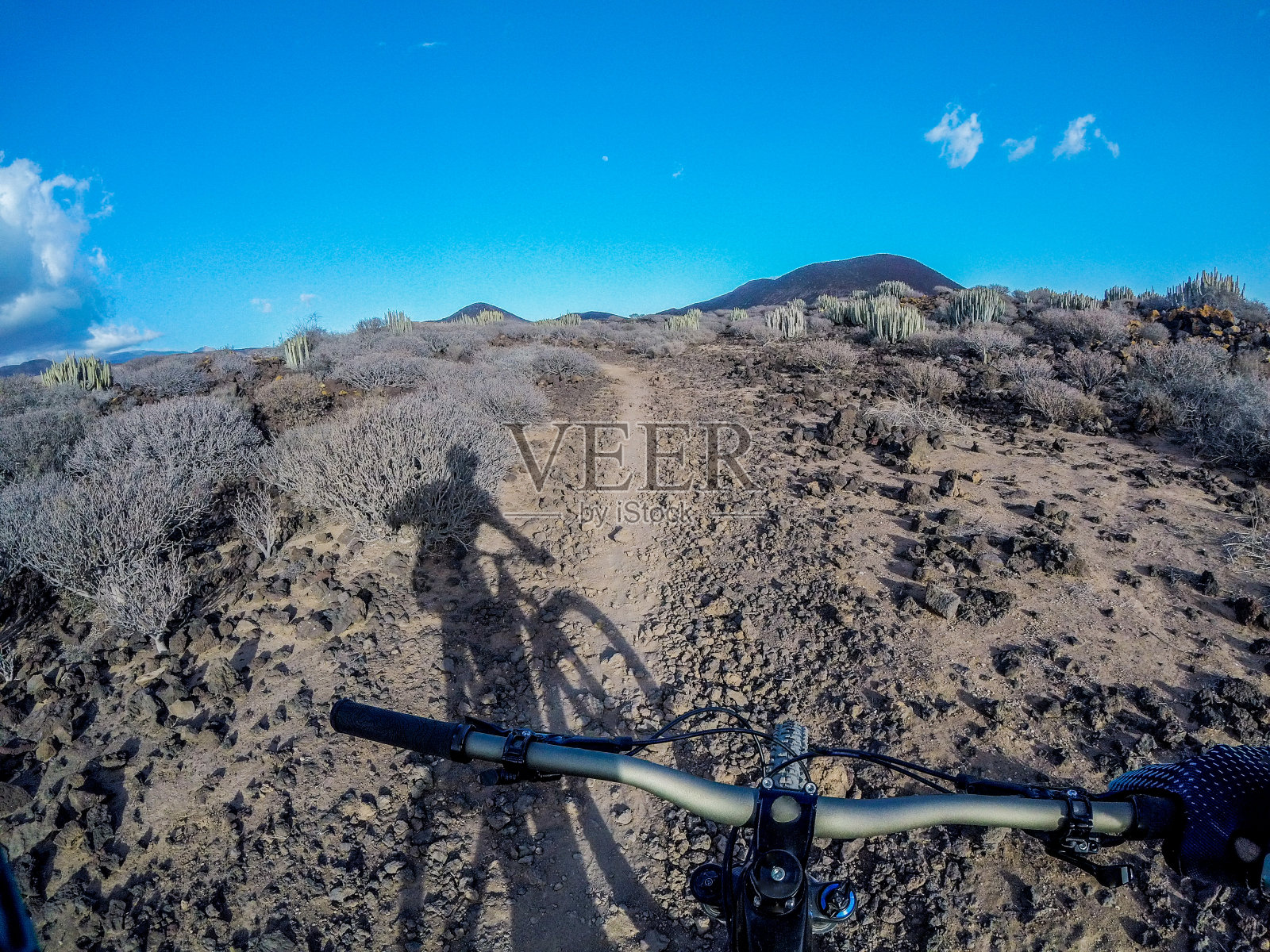 在特内里费POV骑山地自行车照片摄影图片