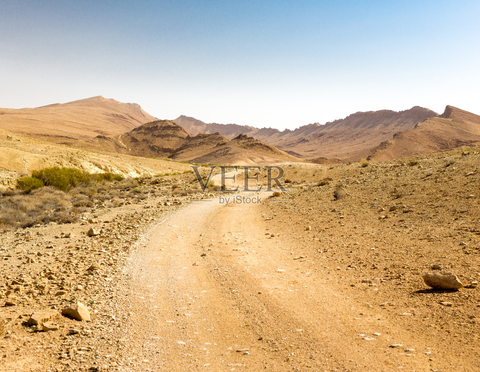 沙漠路山岭峭壁景观一览，以色列自然风光。照片摄影图片