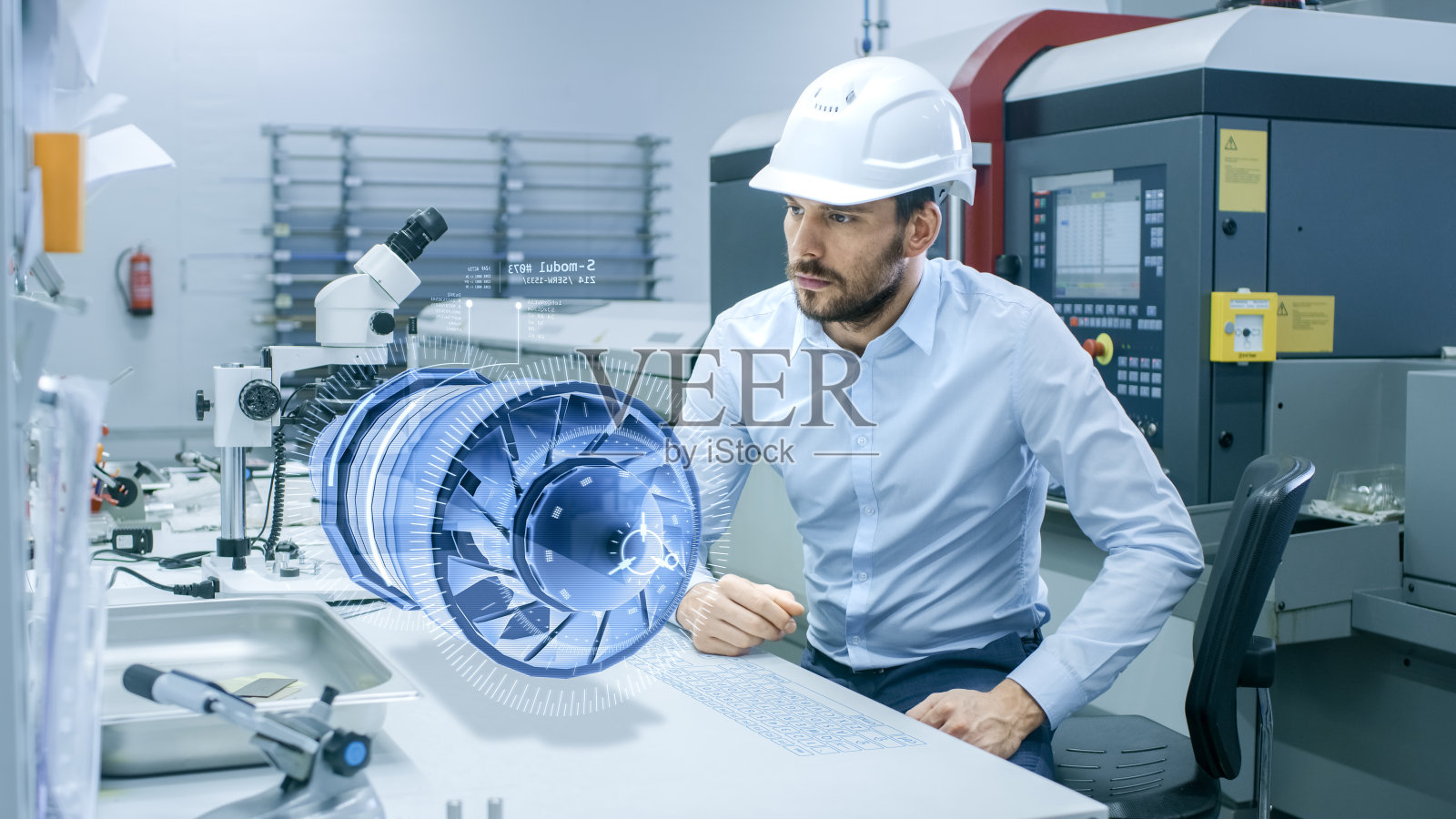 在高科技未来工厂总工程师工作与全息投影三维模型的发动机涡轮原型。虚拟混合现实应用的未来设计。照片摄影图片