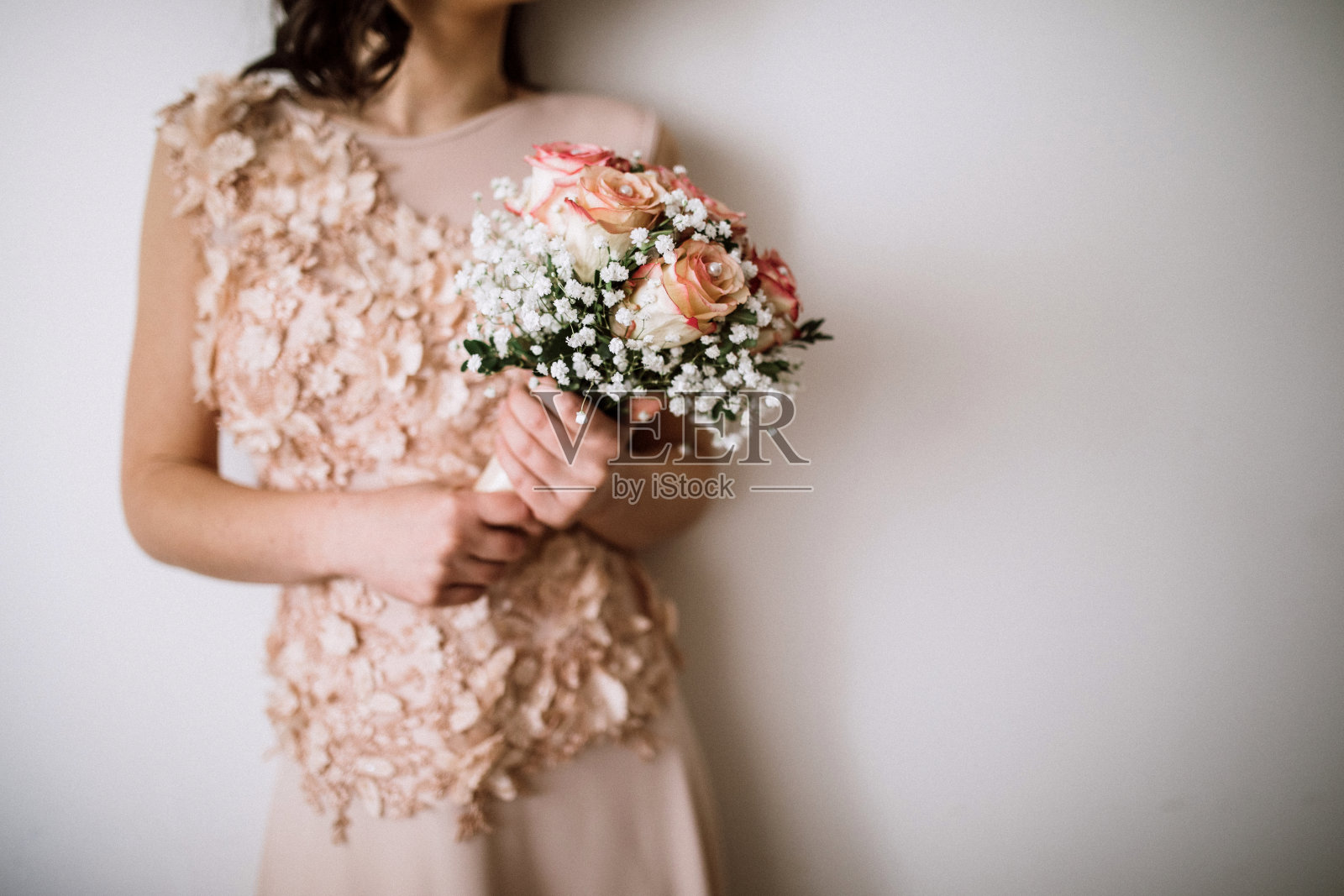 时尚的新娘和婚礼花束照片摄影图片