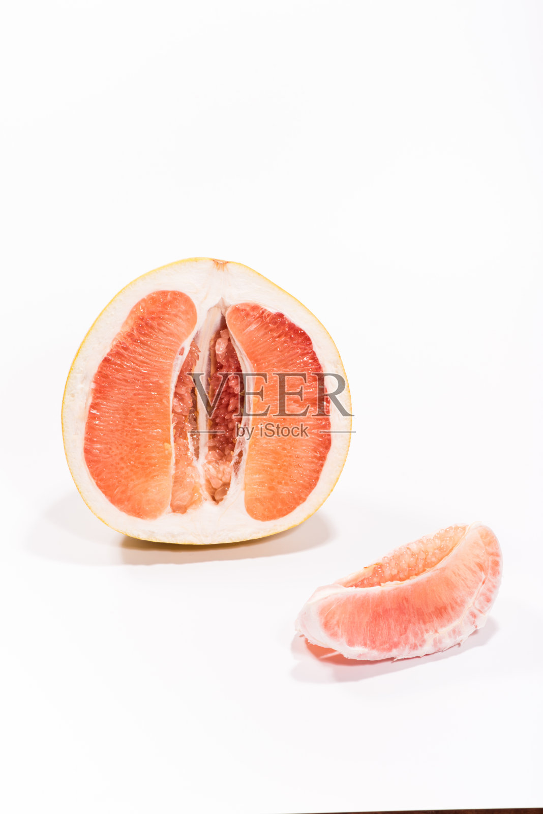 垂直拍摄葡萄柚，柚子果肉。照片摄影图片