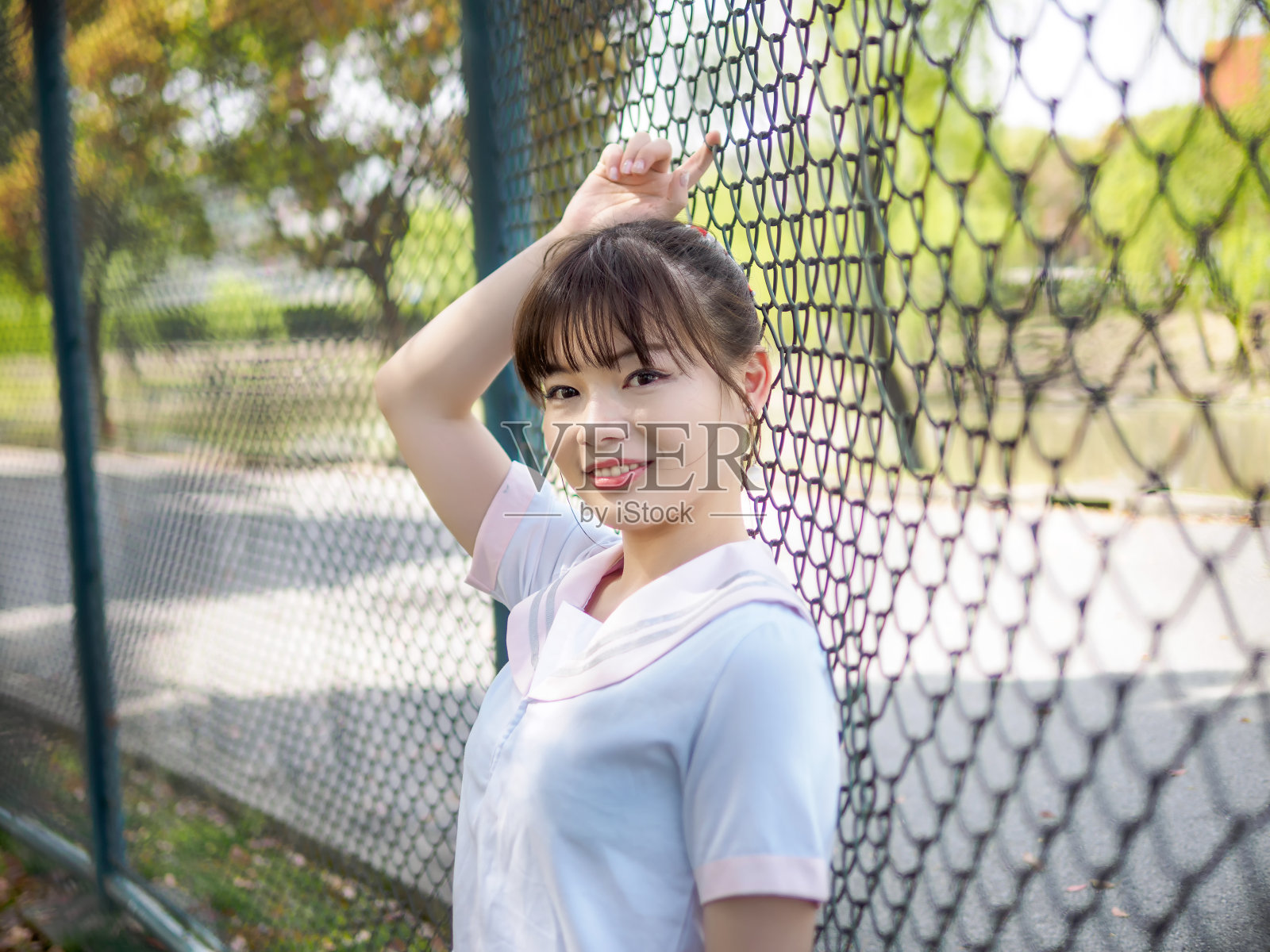 美丽的亚洲女学生的肖像在校服日本风格。照片摄影图片