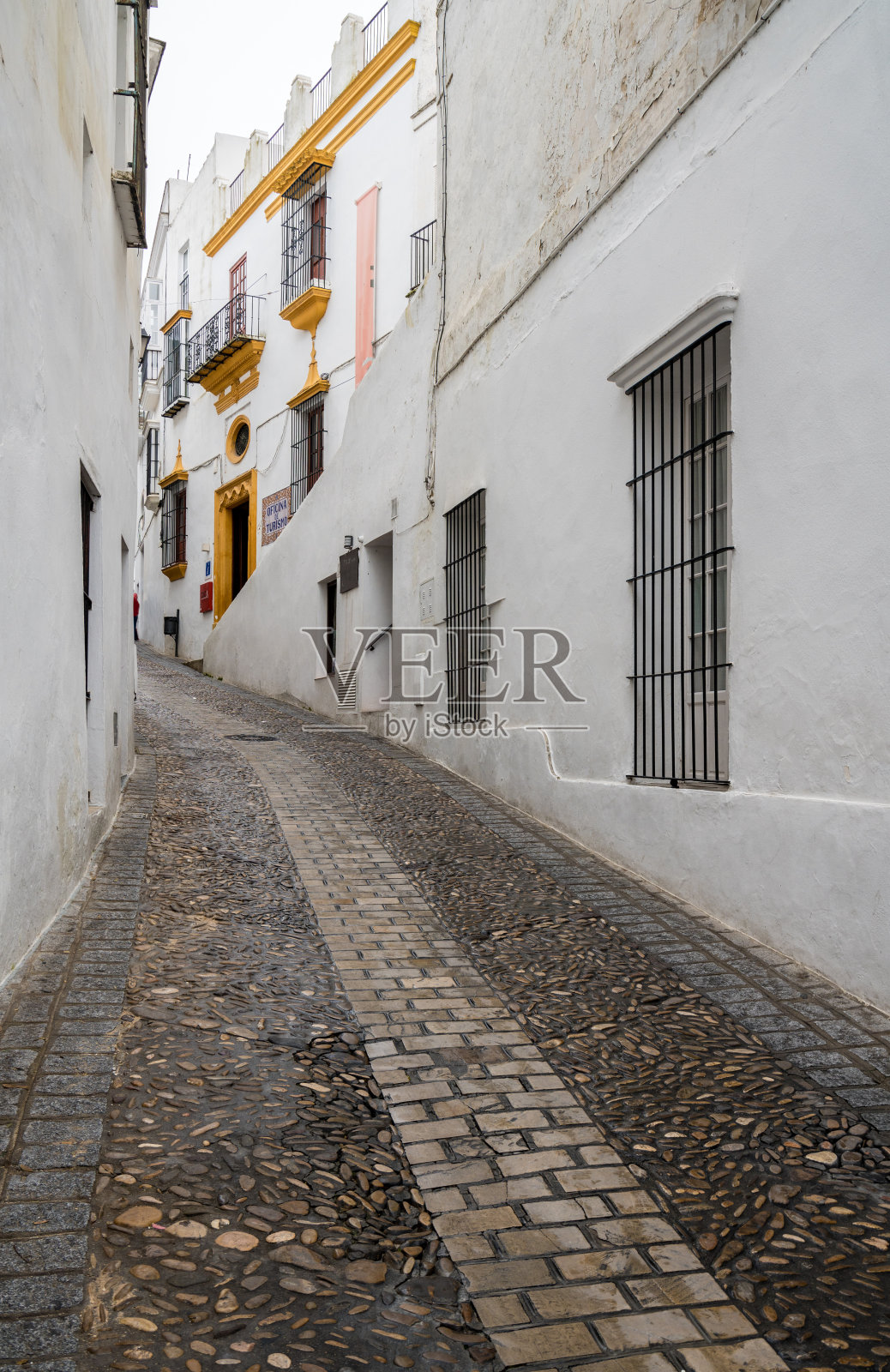 西班牙加的斯附近的阿克斯德拉弗龙特拉狭窄的街道照片摄影图片