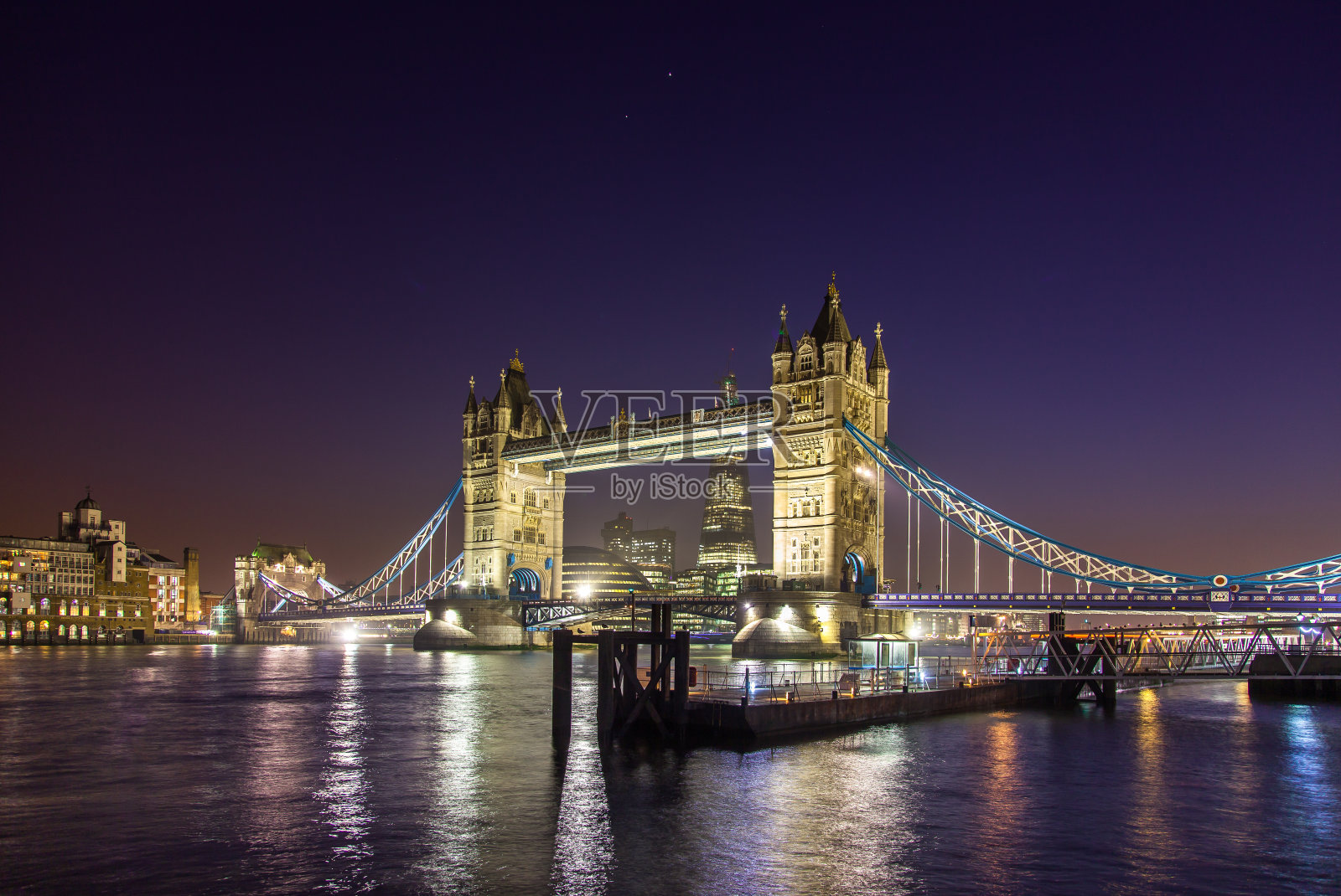 伦敦塔桥夜景照片摄影图片