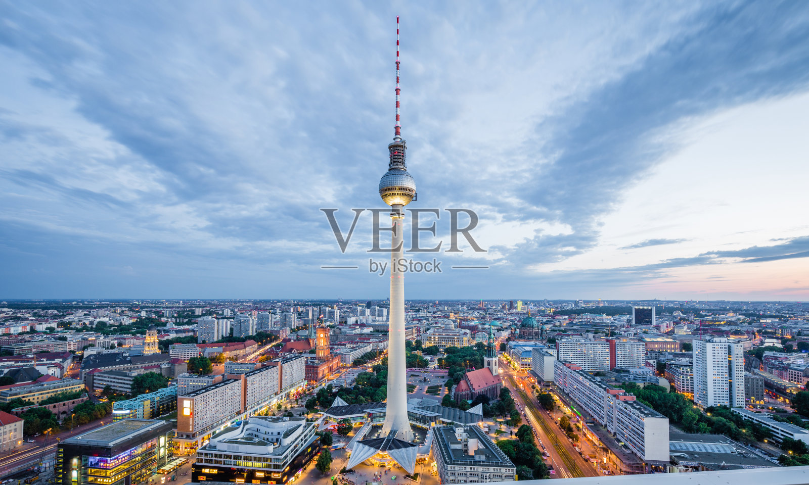 德国亚历山大广场电视塔的柏林天际线全景图照片摄影图片