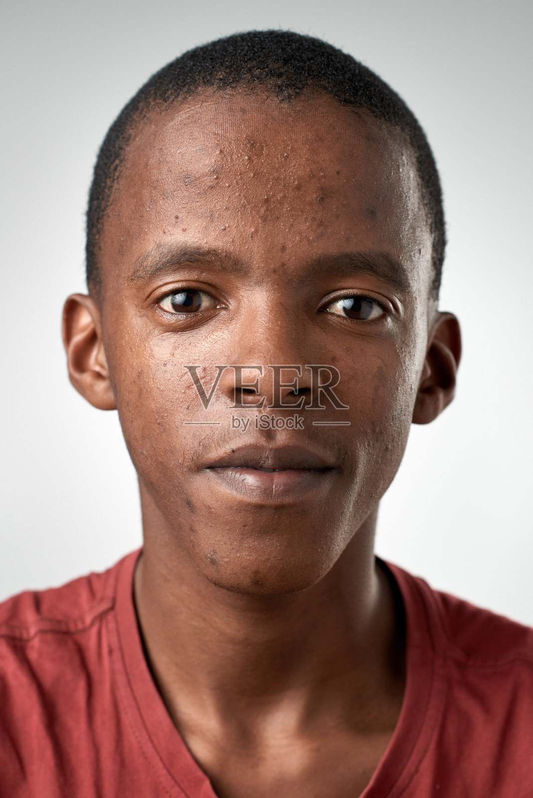 工作室肖像非洲人与严肃的表情为ID照片摄影图片