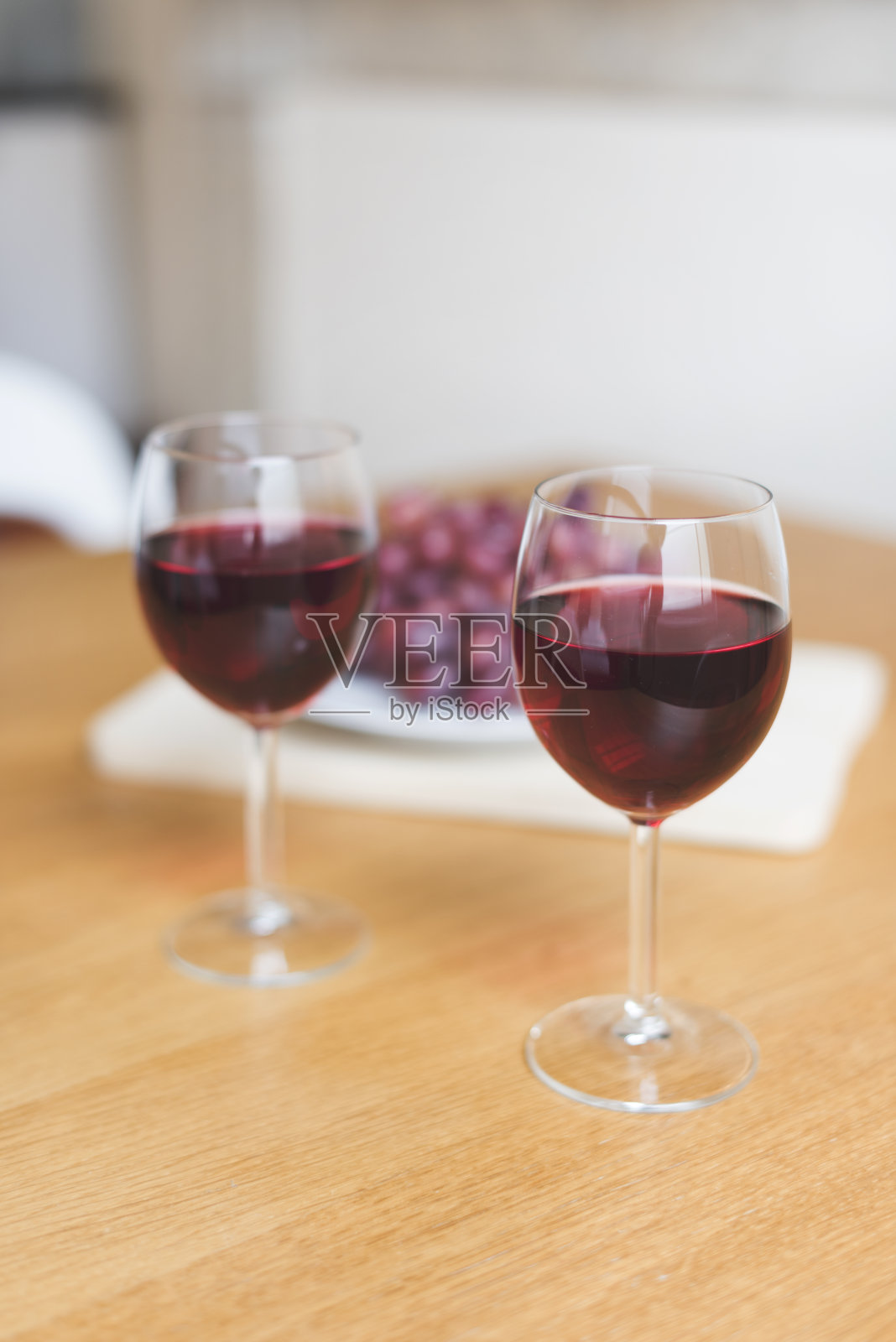 两杯葡萄酒照片摄影图片