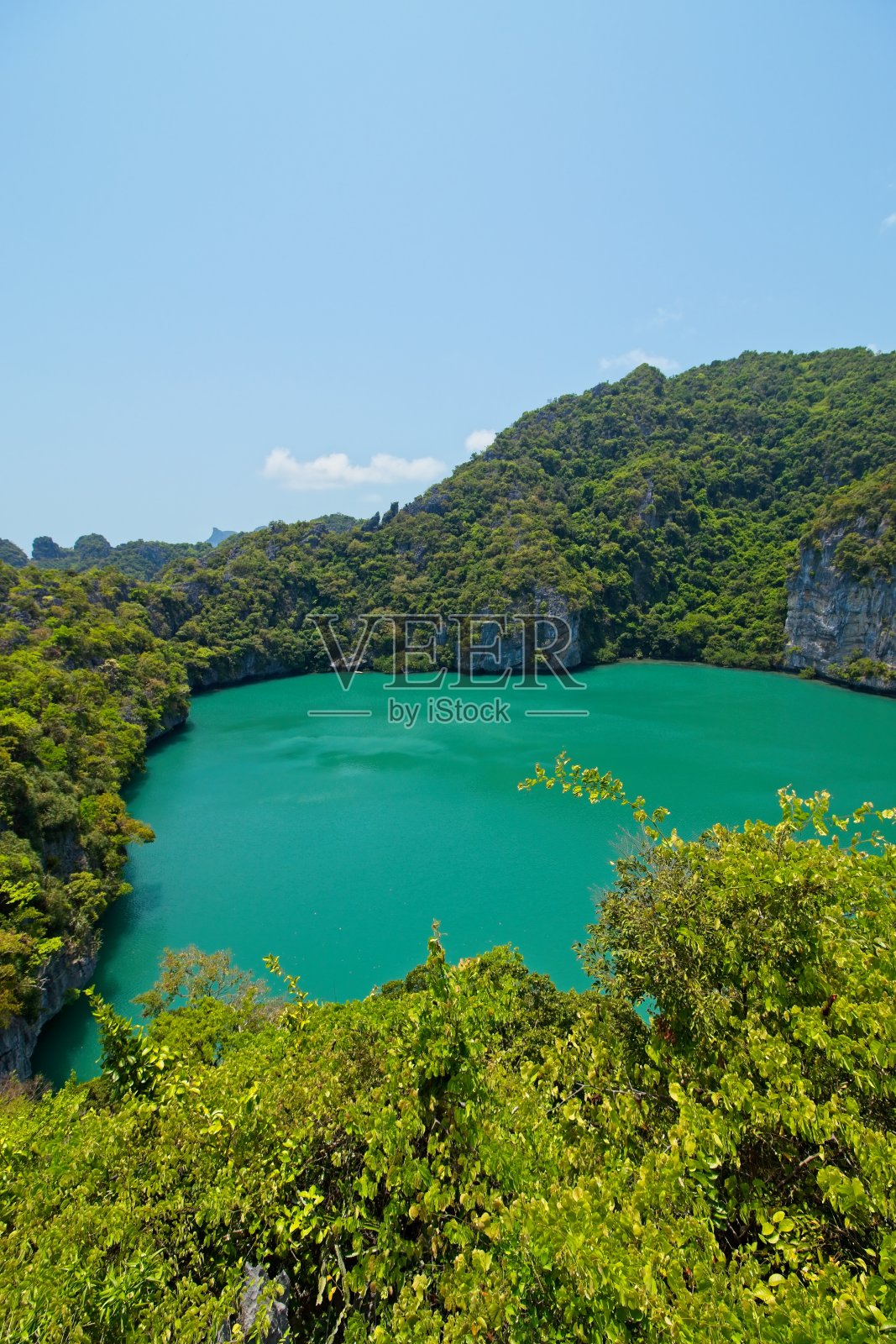 泰国苏梅岛附近的昂通国家海洋公园的翡翠湖(泻湖)。这是一个很受欢迎的旅游景点。照片摄影图片