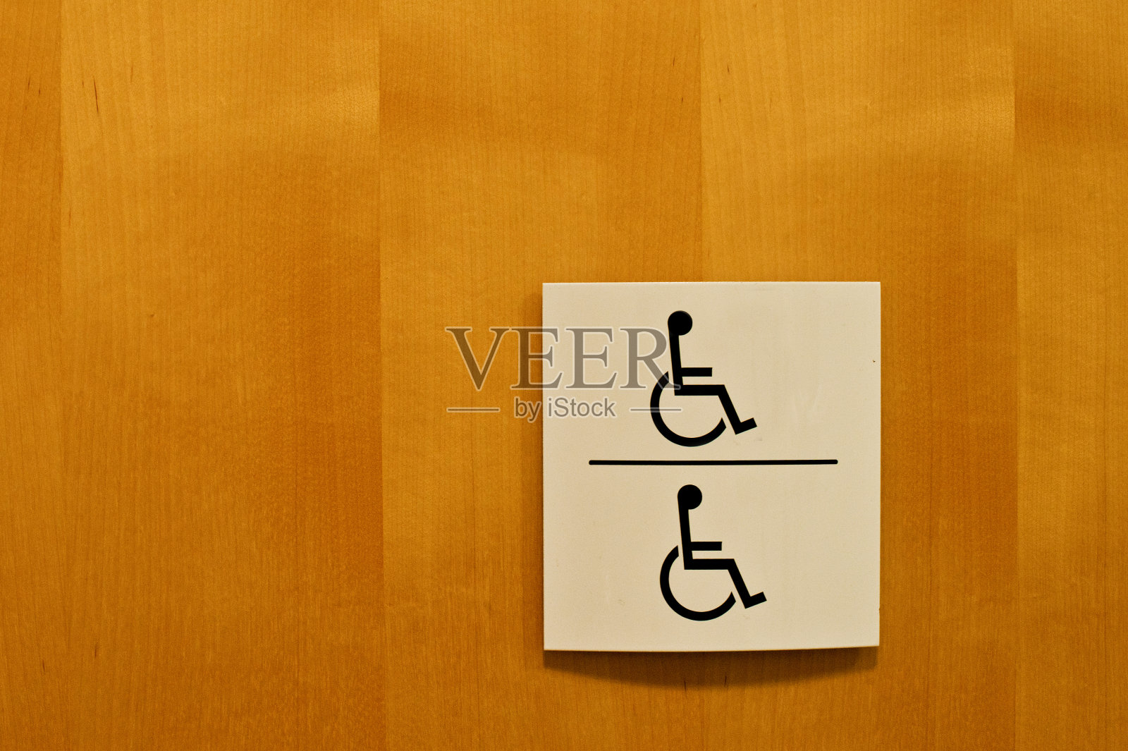 男女通用残疾人厕所标志照片摄影图片