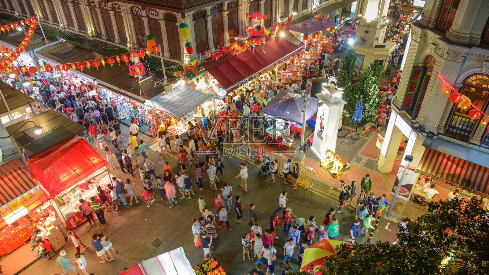 中国新年在新加坡华埠和旅客享受旅游照片摄影图片