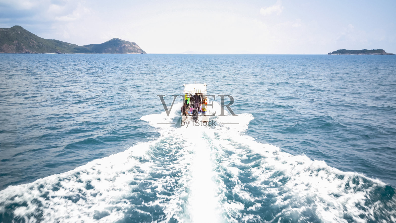 旅客乘坐快艇，前往泰国湾的岛屿照片摄影图片