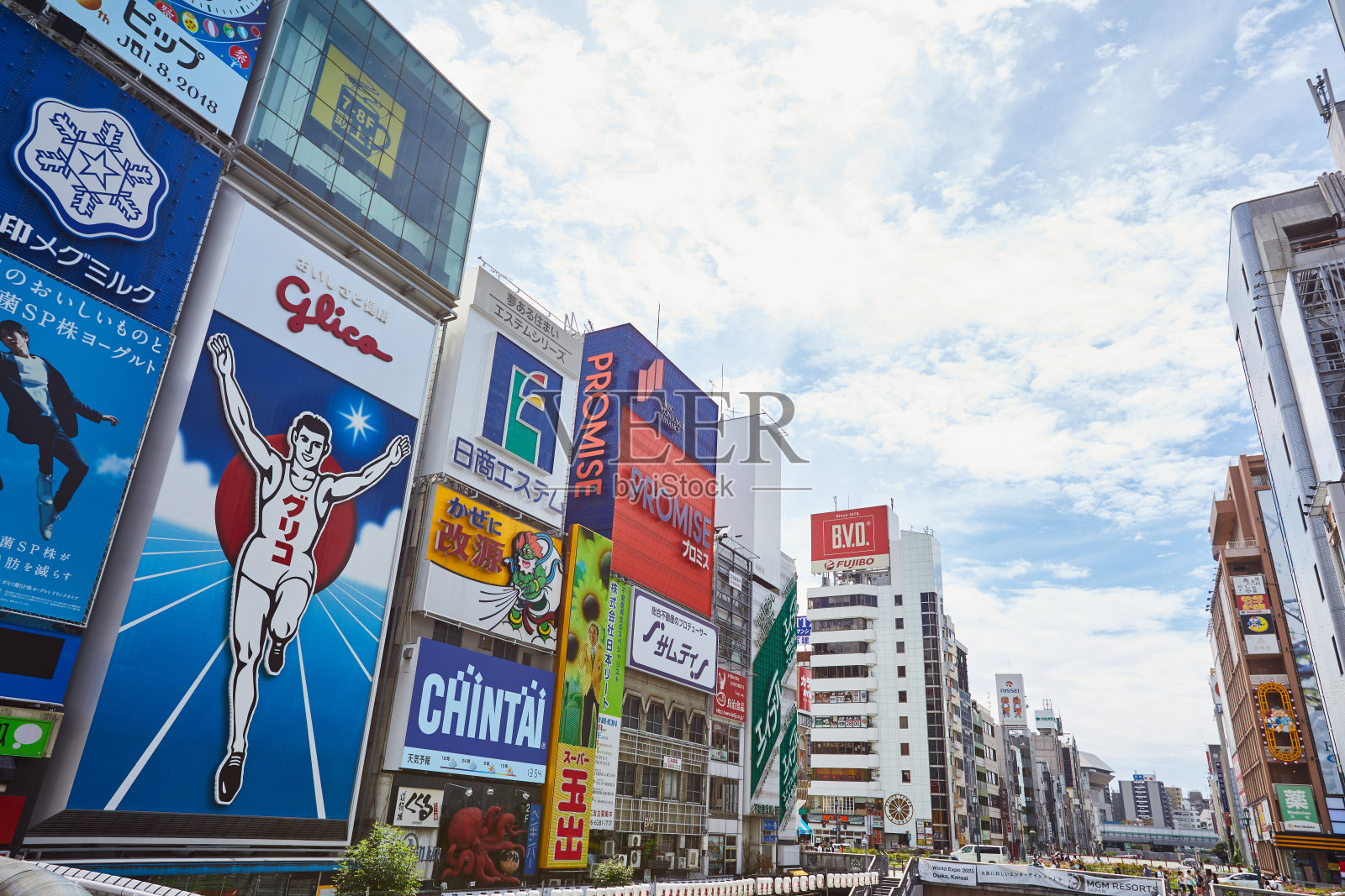 大阪道顿堀区的标志和广告。照片摄影图片